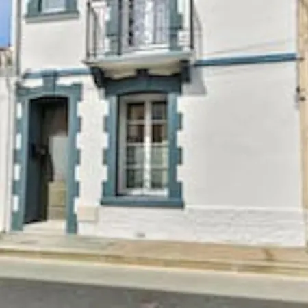 Maison Au Pied De La *